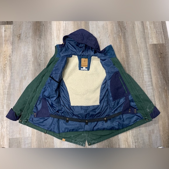 Roxy Tribe Insulated Snowboard/Ski Jacket - Picture 4 of 8